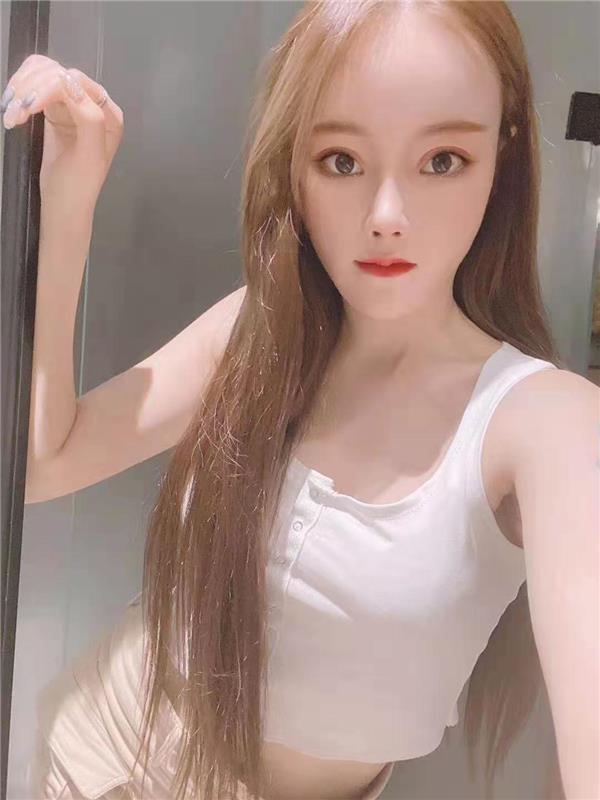 21岁欲女小果果，性感风Sao抵挡不住她的深口